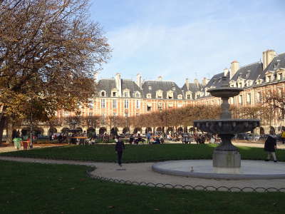 パリのヴォージュ広場
