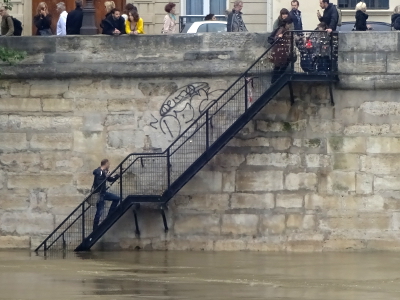 パリ セーヌ川 洪水