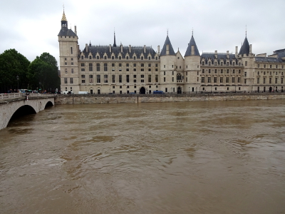 フランス セーヌ川 洪水